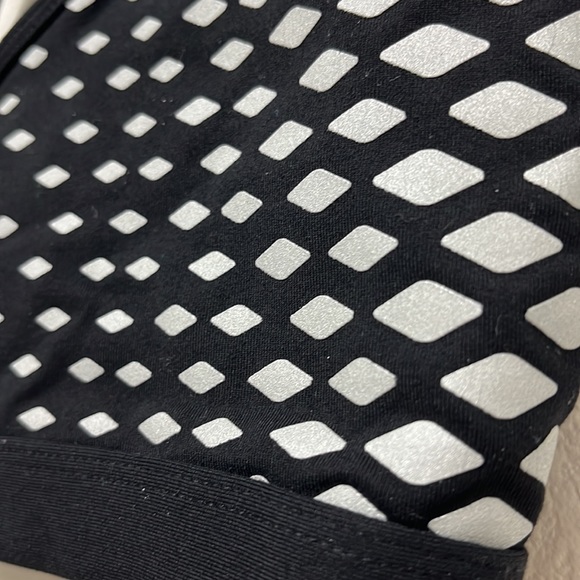 Lorna Jean sports bra size XS - Picture 3 of 6